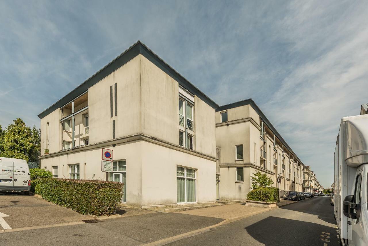 James Cook - Fairytale Factory Apartment Bussy-Saint-Georges Exterior photo
